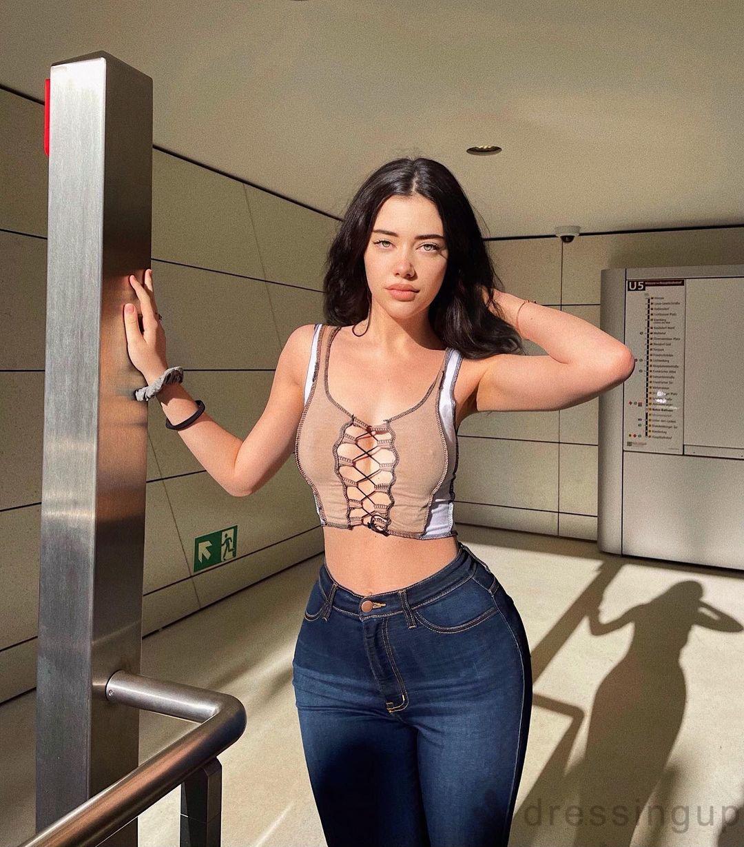 Áo Lửng Không Tay Cổ Chữ U Thời Trang Quyến Rũ Cho Nữ | BigBuy360 - bigbuy360.vn