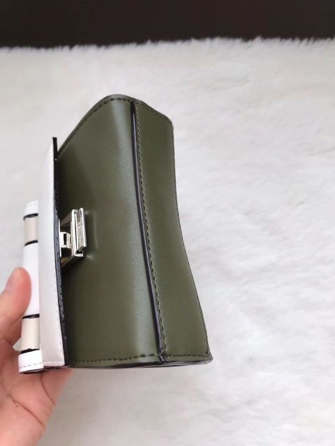 🆘️Hot hot hot. Túi charles& keith mini🆘️