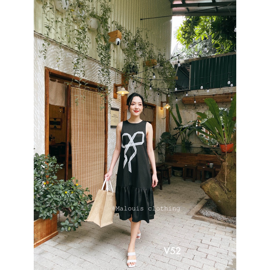 Đầm suông đuôi cá sát nách màu đen ren nơ trước ngực - V52