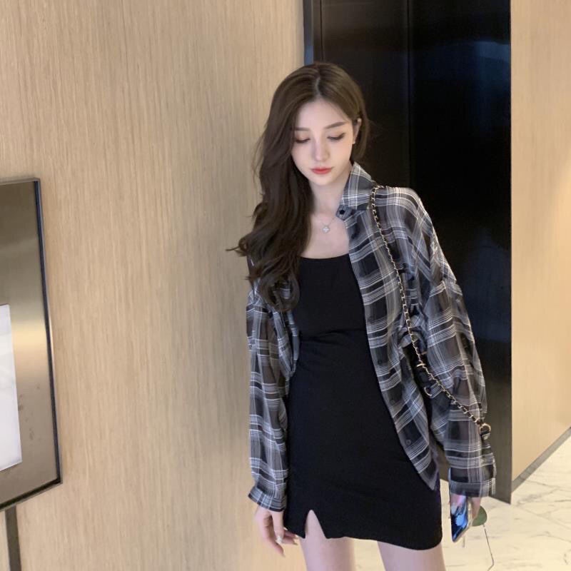 COZOK Bộ đầm hai dây thiết kế xẻ tà màu đen + áo khoác sơ mi kẻ sọc ca rô chống nắng quyến rũ thời trang