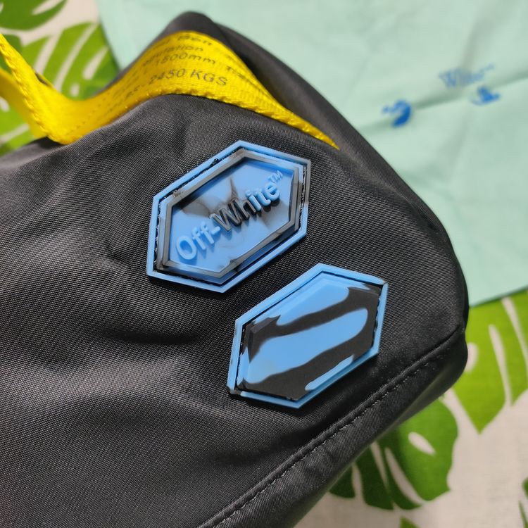 Túi đeo chéo Off White patch detail nylon duffle bag ss21