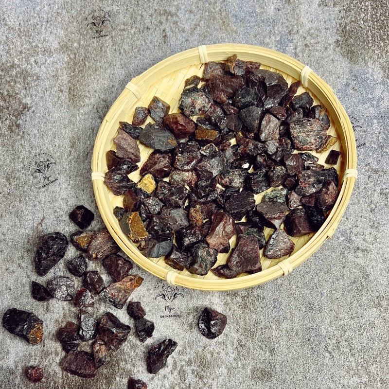 Đá thô Garnet đỏ sẩm T hanh H oá sưu tầm, reiki, thanh tẩy thiền định