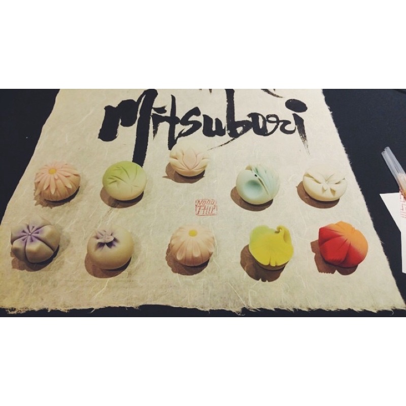 Giấy Dó Vân làm đèn hoặc viết thư pháp khổ 60x80cm với những sợi giấy thả trên bề mặt rất đẹp