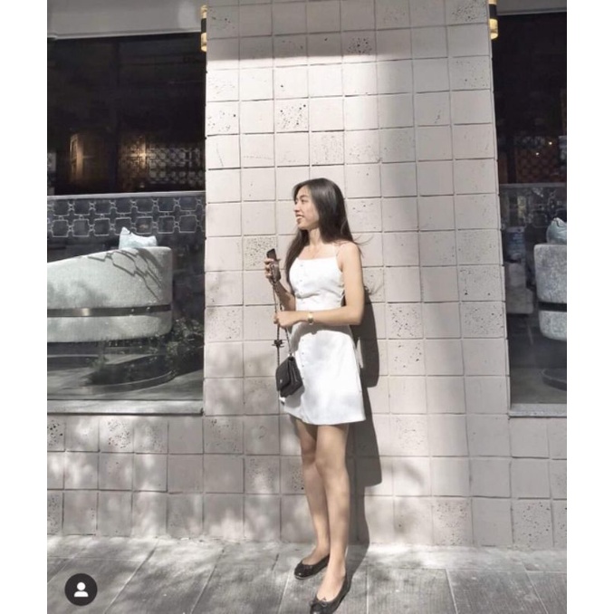 Đầm trắng dây chéo nút bọc