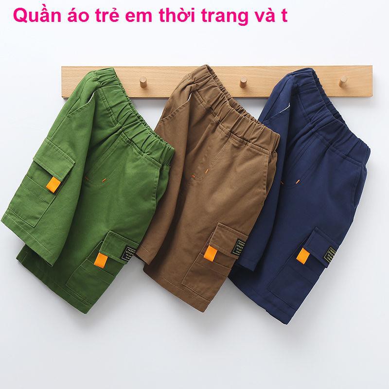 quần bé traiquần đùi trẻ em bé trai yếm cotton mùa hè dài năm điểm, lớn 2021 mới bên ngoài mặc