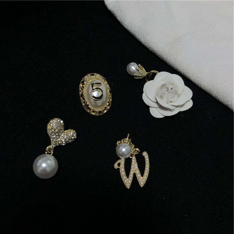 Ghim Cài Áo Hình Hoa Và Chữ W Đính Ngọc Trai Nhân Tạo 22792