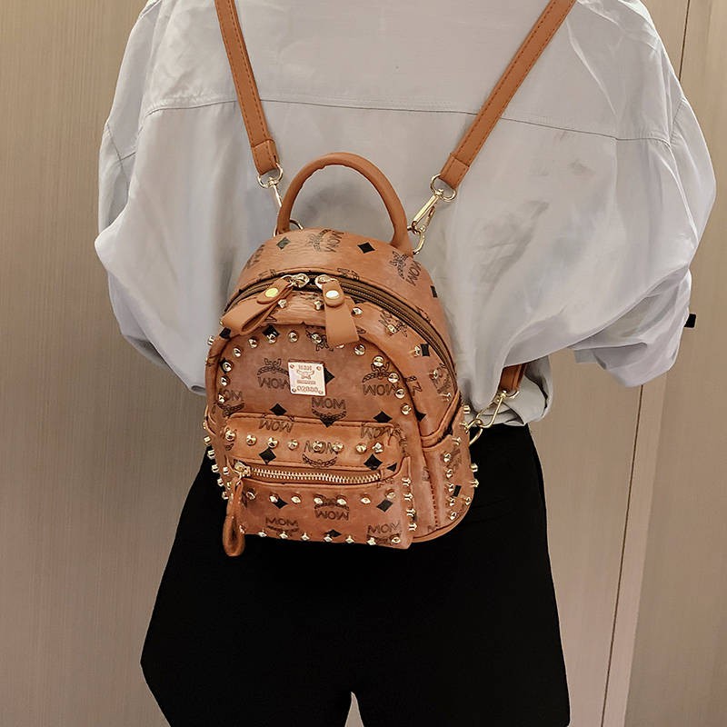 Đinh tán Mini Shoulder Bag Nữ 2020 Phiên bản tiếng Hàn mới của hàng trăm ba lô nhỏ Túi du lịch đa túi QI cao cấp