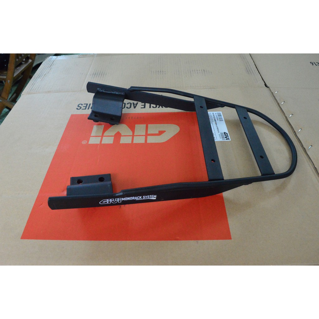 Combo lắp đặt cho Wave RSX gồm thùng B32N Bold và baga sau givi