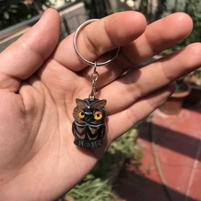 Móc treo chìa khóa hình Cú mèo bằng sừng được tỉa khắc vô cùng tỉ mỉ - OTH012