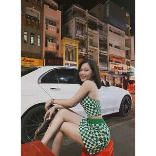 Set caro áo croptop hở lưng phối chân váy ngắn!