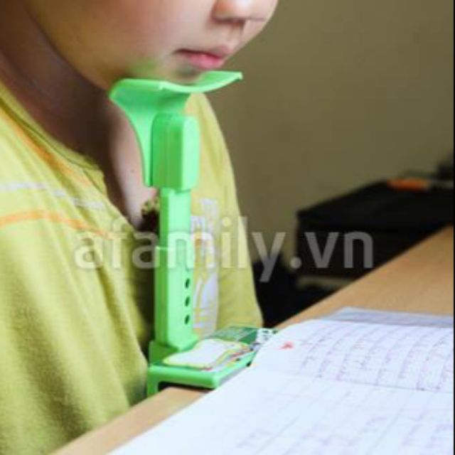 Cằm chống cận học sinh