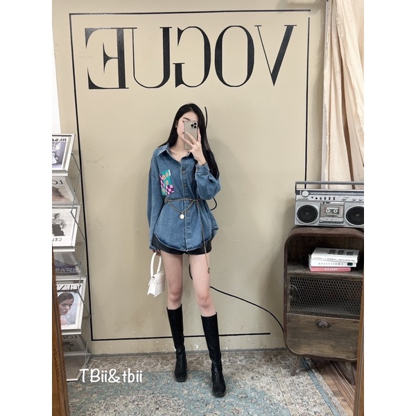 Áo sơmi jean thêu chữ lưng