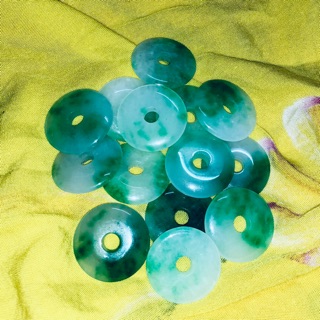 Ngọc bội đính áo nhật bình cách tân