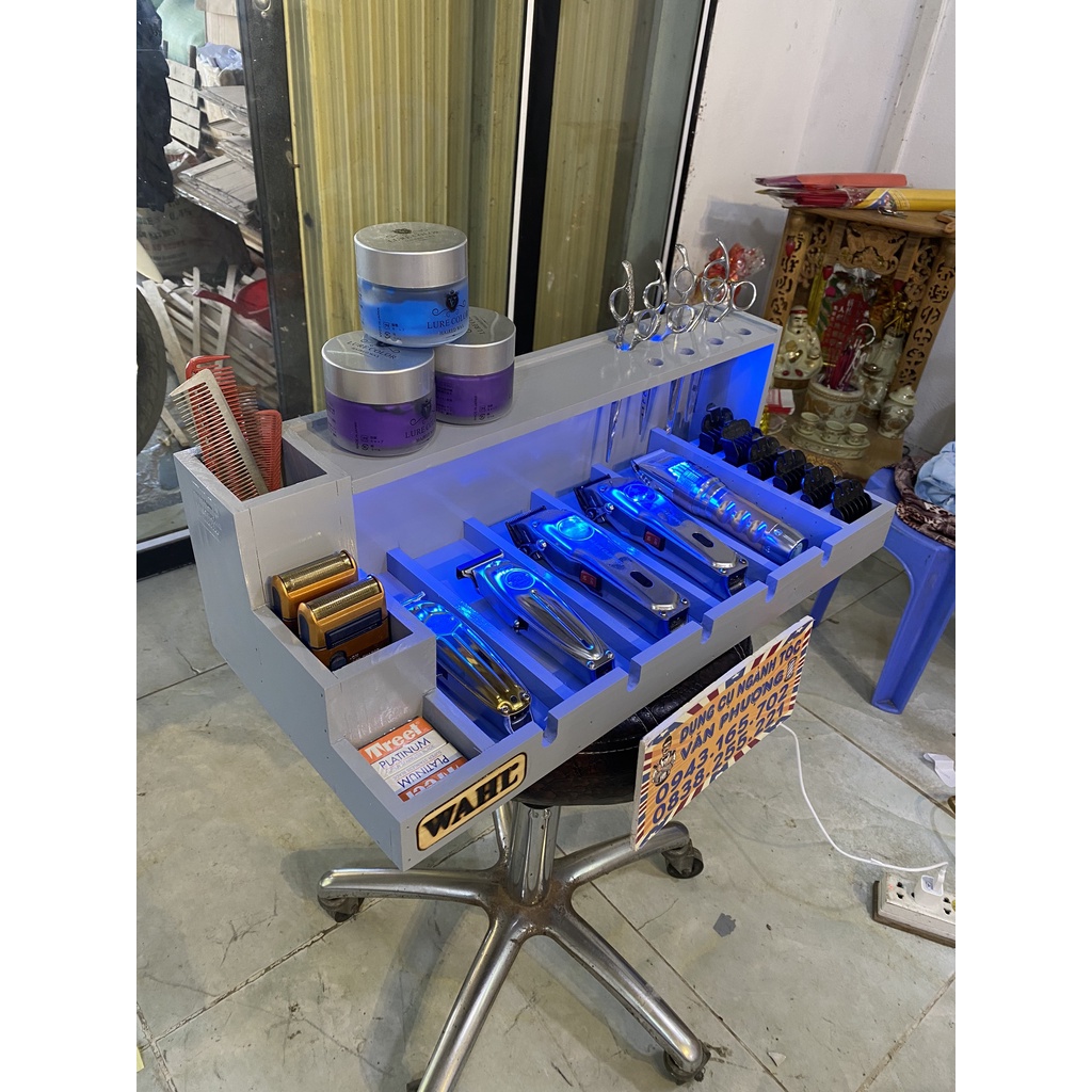 khay gỗ đựng tông đơ trang trí thêm đèn led