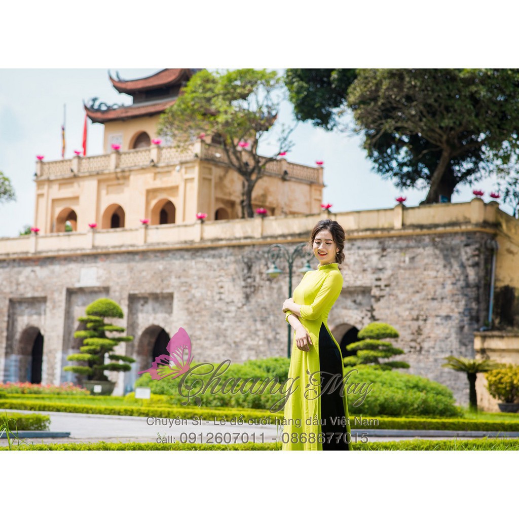 Áo dài truyền thống màu xanh nõn chuối đính hạt kèm quần
