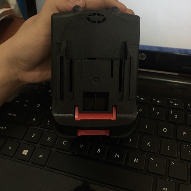 SL.Vỏ pin makita trượt 18V Loại 3 hàng 15 cell 18650 ( không ốc và lo xo )