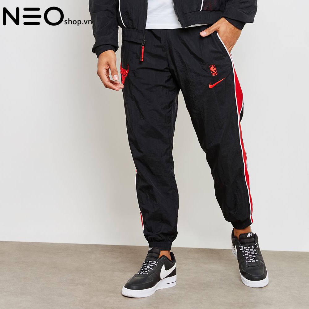 QUẦN DÀI NAM THỂ THAO NIKE NBA CHICAGO BULLS COURTSIDE PANTS - ĐEN / ĐỎ