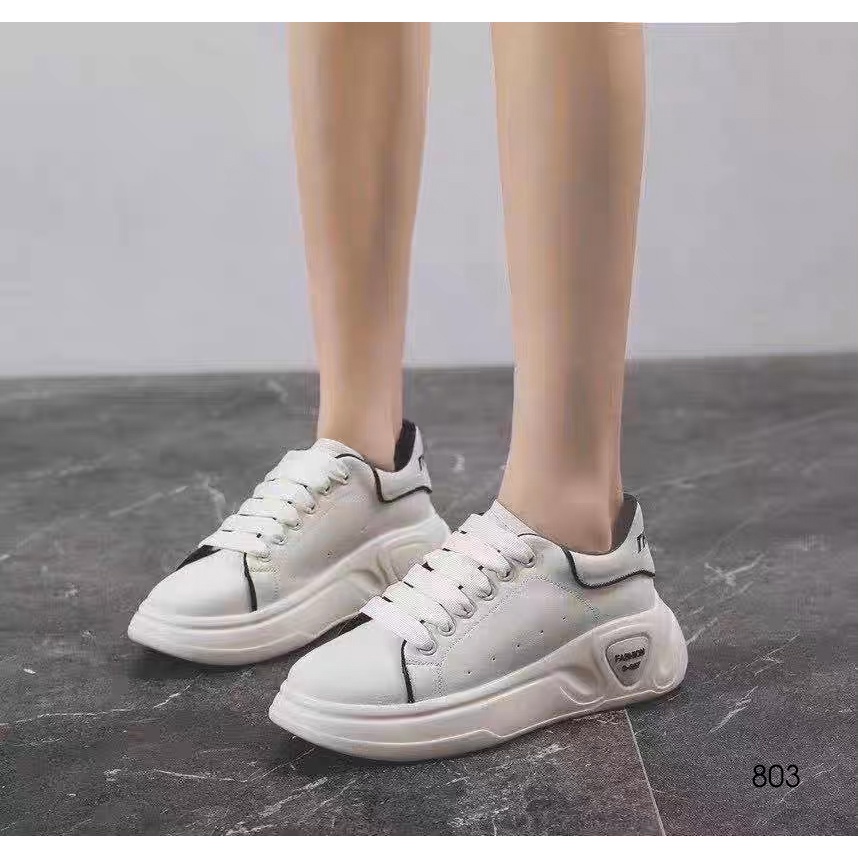 Giày thể thao nữ màu trắng