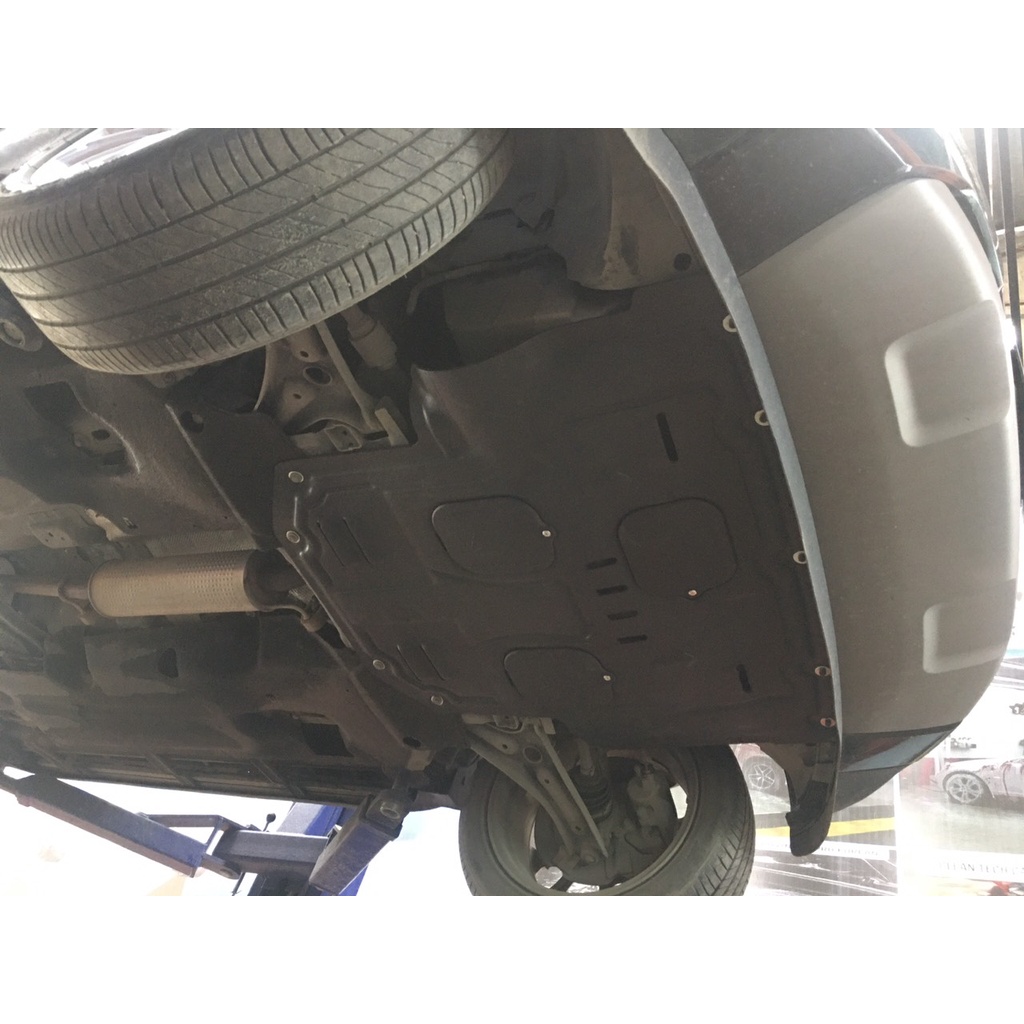 Chắn bùn gầm động cơ Ford Ecosport 2018-2022- Chất liệu nhựa ABS nguyên sinh ko pha nhựa tái chế dày 5 mm.