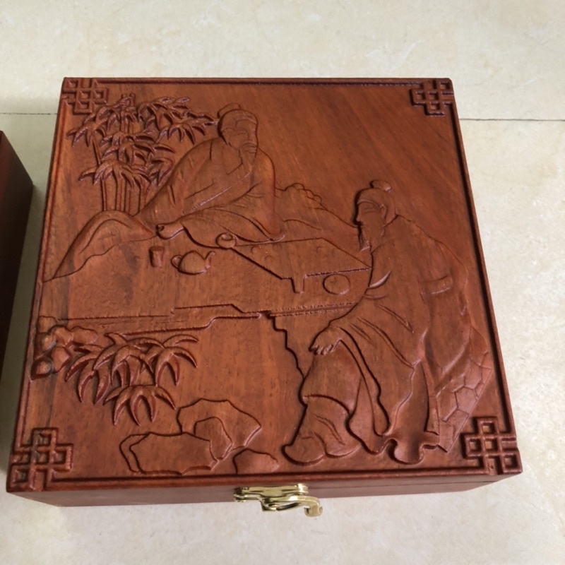 Hộp Đựng Quân Cờ Tướng Gỗ Hương Trạm Khắc Tinh Xảo
