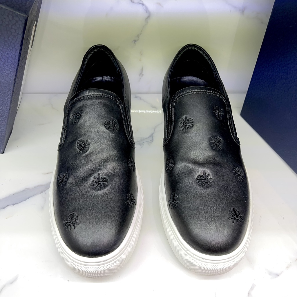 Giày Slipon Dior da bò thêu họa tiết ong