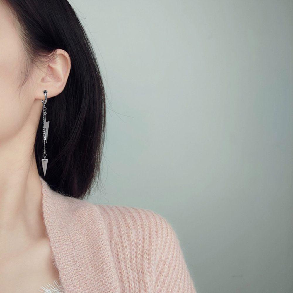 Khuyên Tai Tròn Bằng Thép Không Gỉ Phong Cách Punk Vintage Cho Nữ