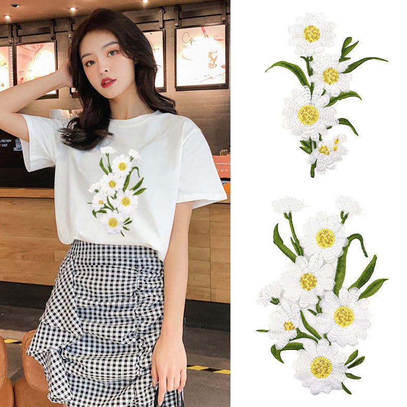 Miếng Dán Trang Trí Quần Áo Hình Hoa Cúc Thêu Chữ Xinh Xắn