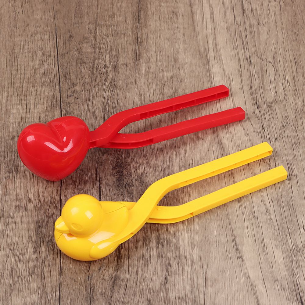 UPSTOP Heart Snowball Maker Winter Plastic Snowball Maker Clip Kids Outdoor Mold Snow Game Toys