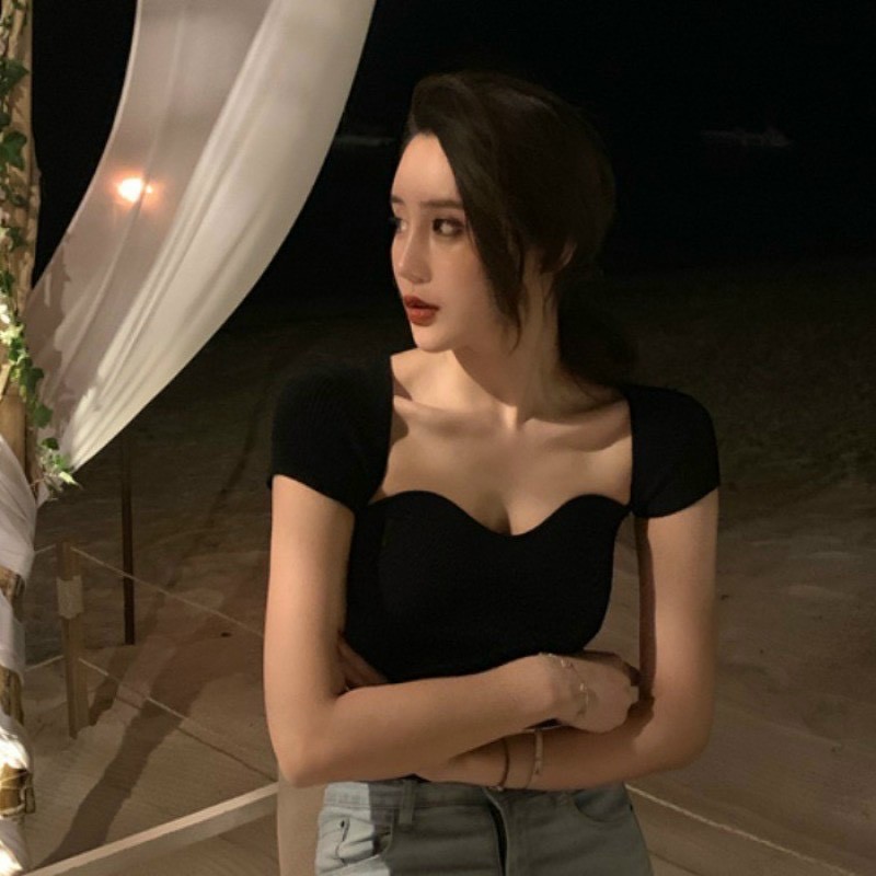 Áo thun gân cổ vuông xẻ ngực tay ngắn ôm body sexy