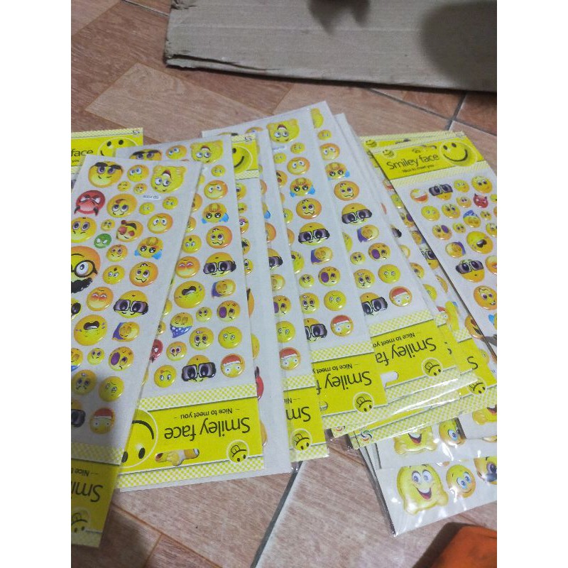 Miếng Dán Hình Mặt Cười Dùng Trang Trí Điện Thoại Laptop