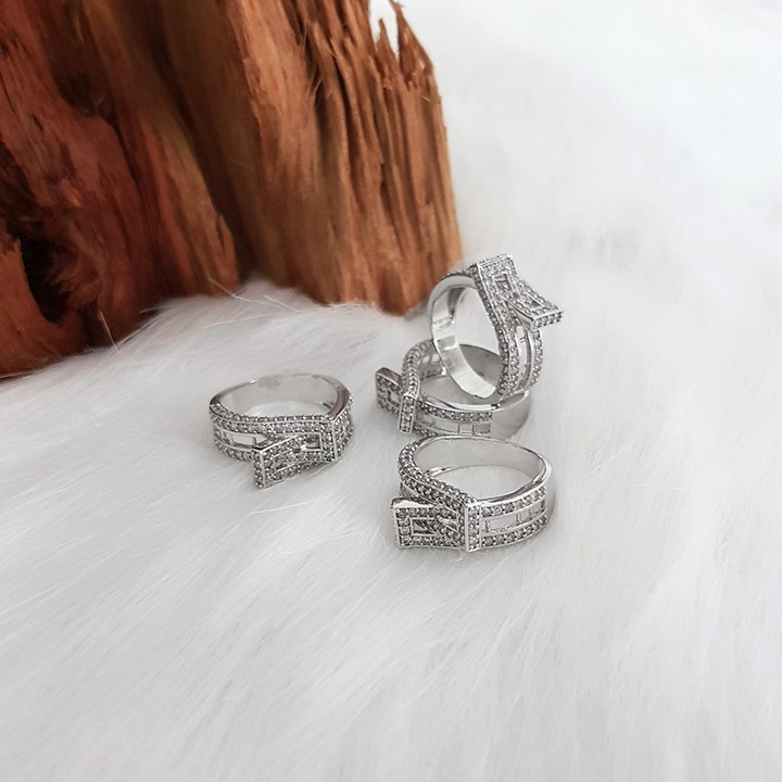 Nhẫn nữ đính nhiều đá, nhẫn nữ kiểu cá tính.