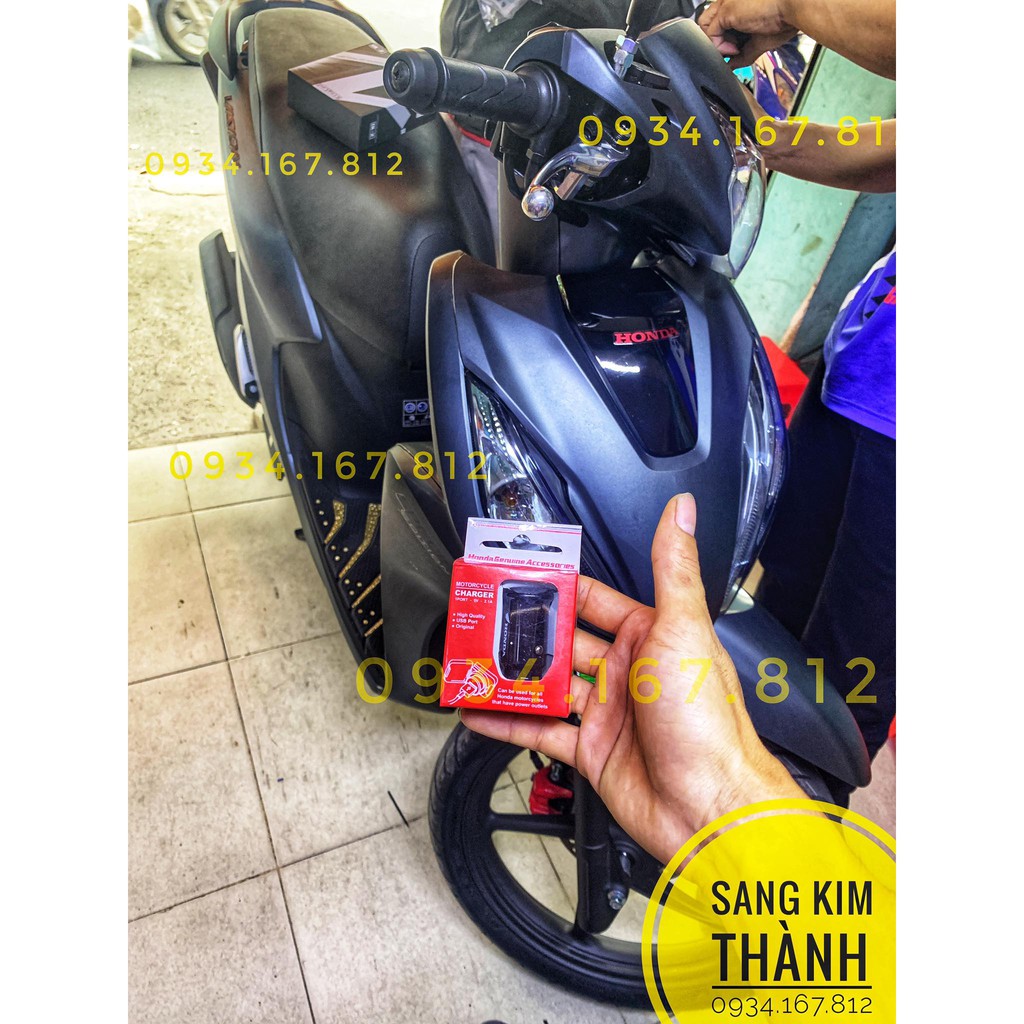 Tẩu Sạc Điện Thoại Cho xe Vision 2021 2022 2023 Hàng Honda Chính hãng