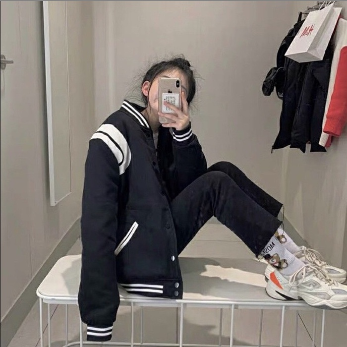 Áo khoác bomber varsity jacket nam nữ chất liệu nỉ phong cách sweater cúc bấm kiểu dáng unisex