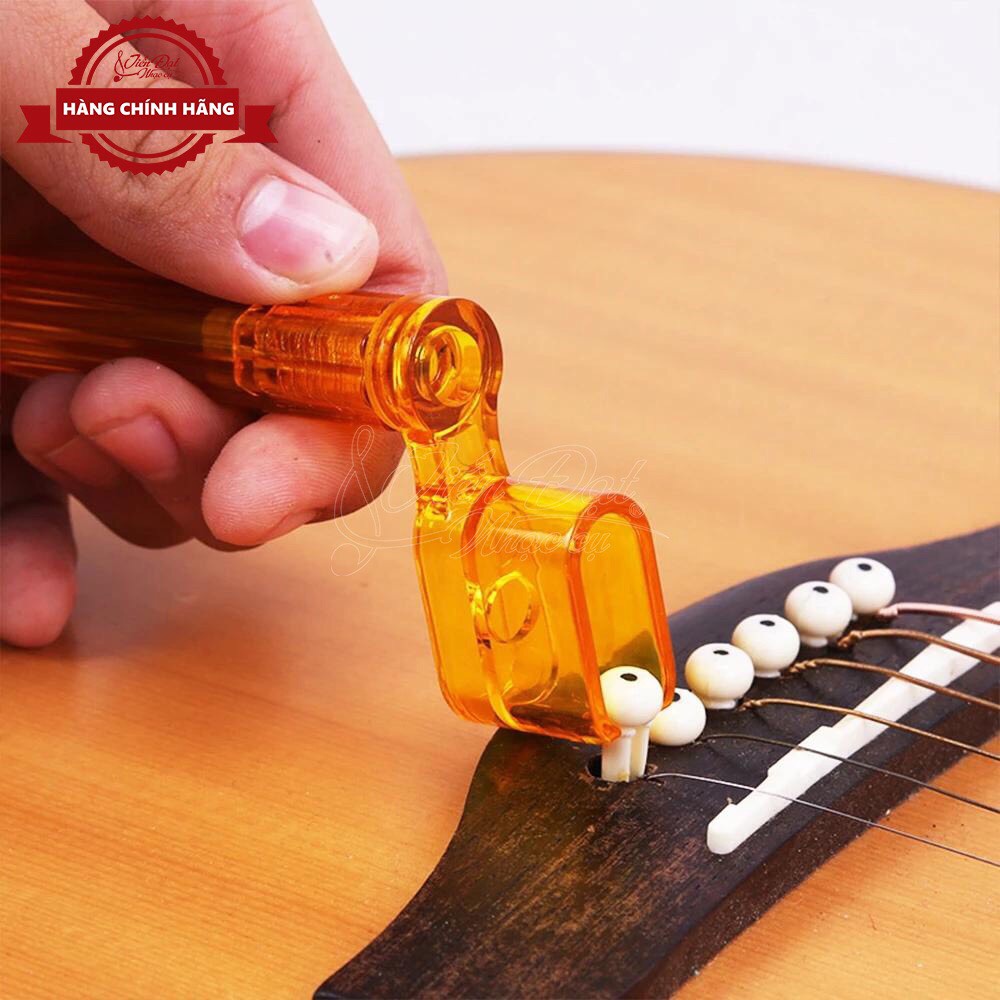 Tay Quay Thay Dây, Nhổ Chốt Đàn Guitar