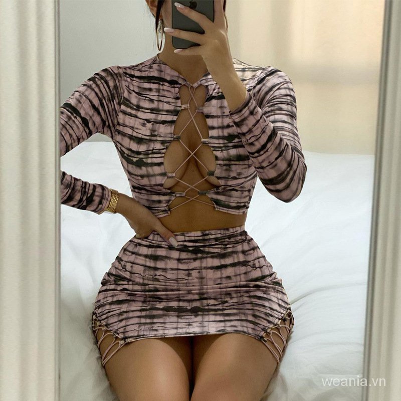 Set áo tay dài hoạ tiết kẻ sọc + chân váy lưng cao hợp thời trang