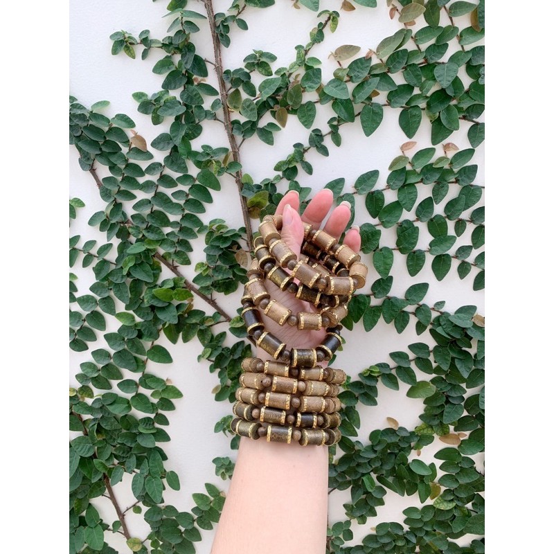 Vòng tay trầm hương thiên nhiên trúc 10-12li nam nữ bọc vàng 2 đầu kèm bi vàng sang trọng