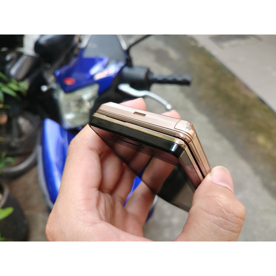 Điện thoại Sharp Sh-04A màu nâu