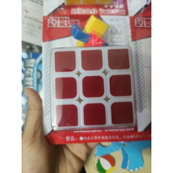 Rubik 3x3 xoay mượt loại đẹp có vỉ tặng kèm đồ chơi nhỏ