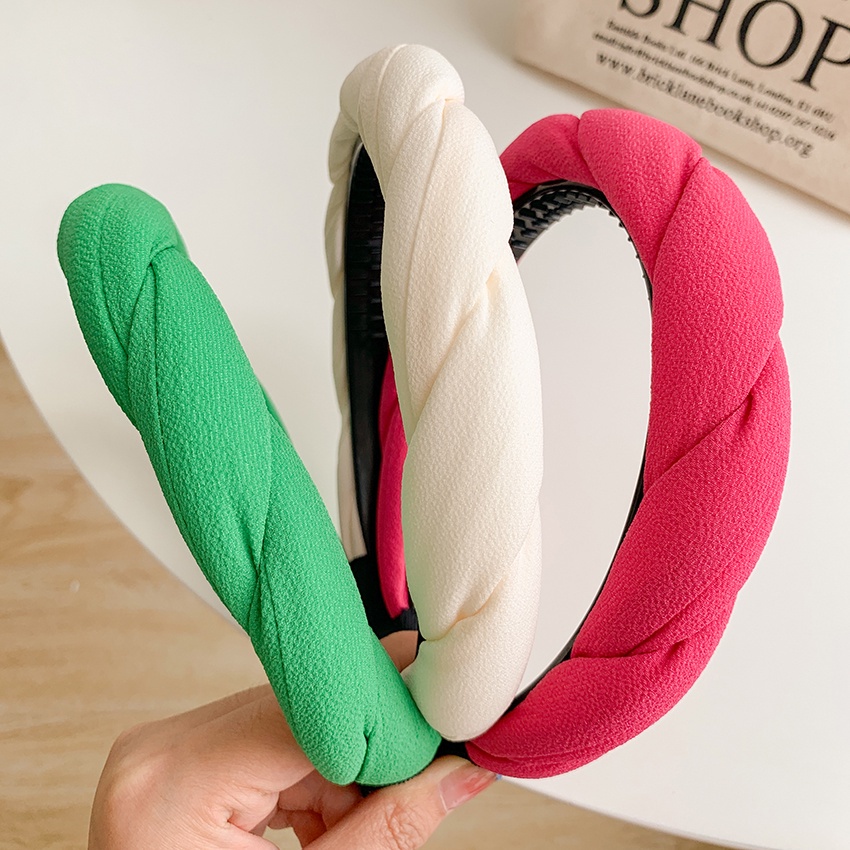 Băng đô thiết kế xoắn chống trượt giúp rửa mặt tiện lợi