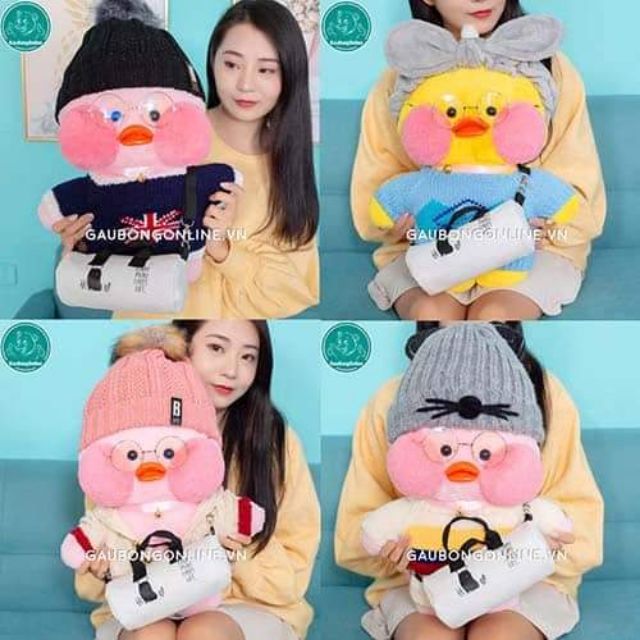 Vịt bông Lalafanfan má hồng siêu kute full phụ kiện áo, mũ, túi, kính kích thước 50cm