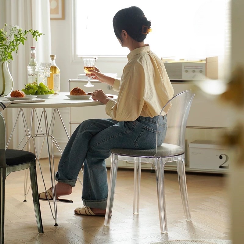 Ghế phòng ăn tựa lưng acrylic Murano Vanity Chair 2 màu phong cách Bắc Âu