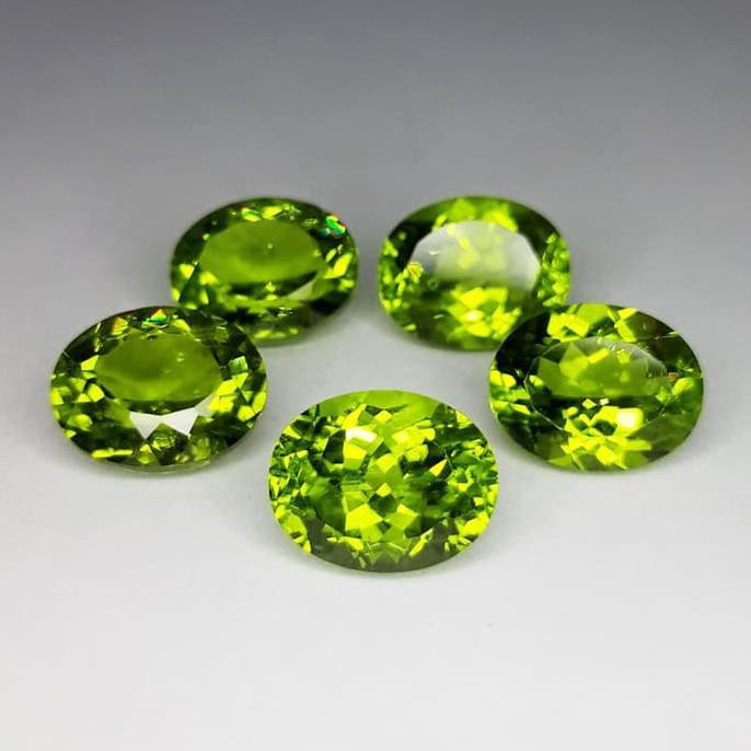 Đá Peridot Tự Nhiên Màu Xanh Lá Cây