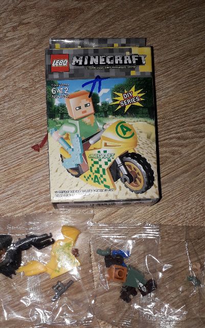 Lắp ráp 1 hộp Lego_MineCraff Xe mô tô 1892 có nhiều chi tiết bằng nhựa ABS