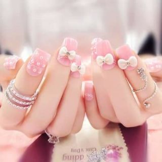 1 sét gồm 4 bộ móng tay giả mẫu bất kì