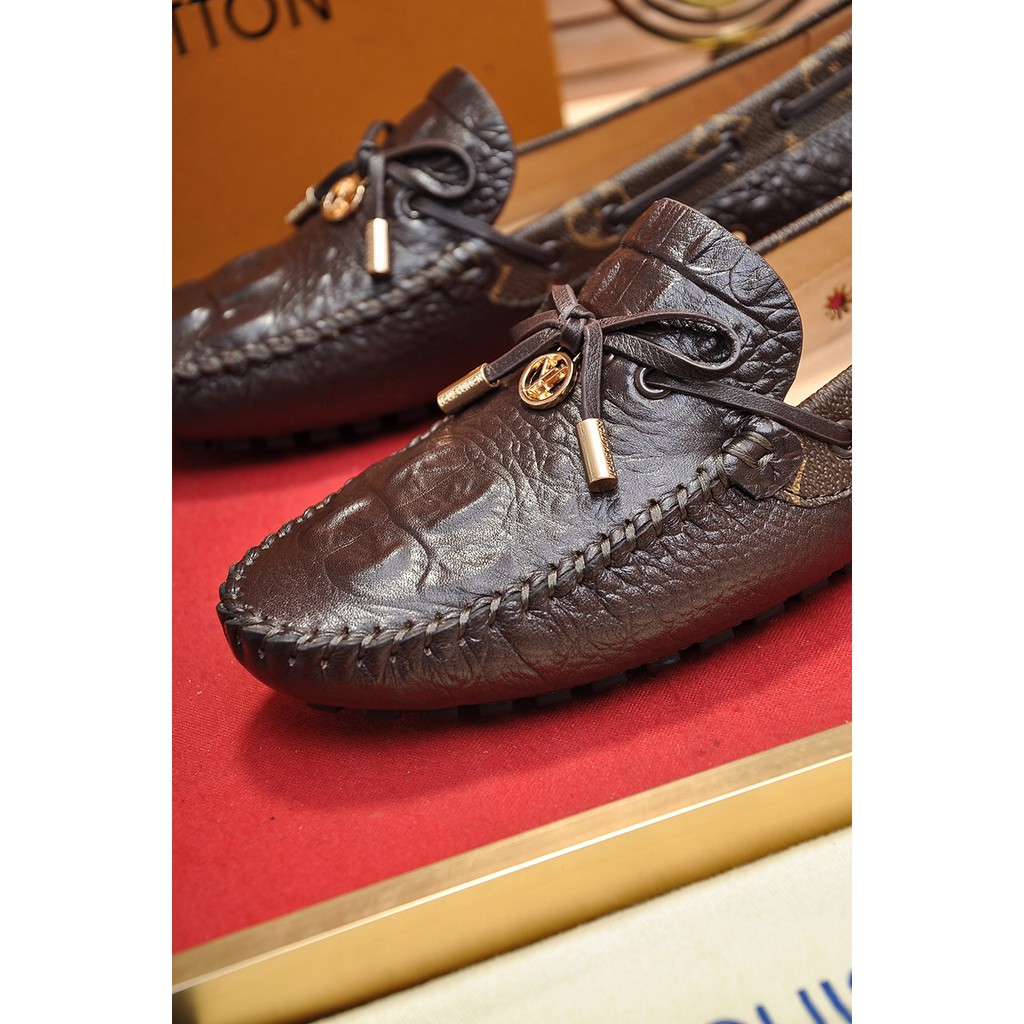 Giày lười nam da thật Louis Vuitton LV thiết kế ấn tượng và cá tính, mang dáng vẻ mới lạ, độc đáo