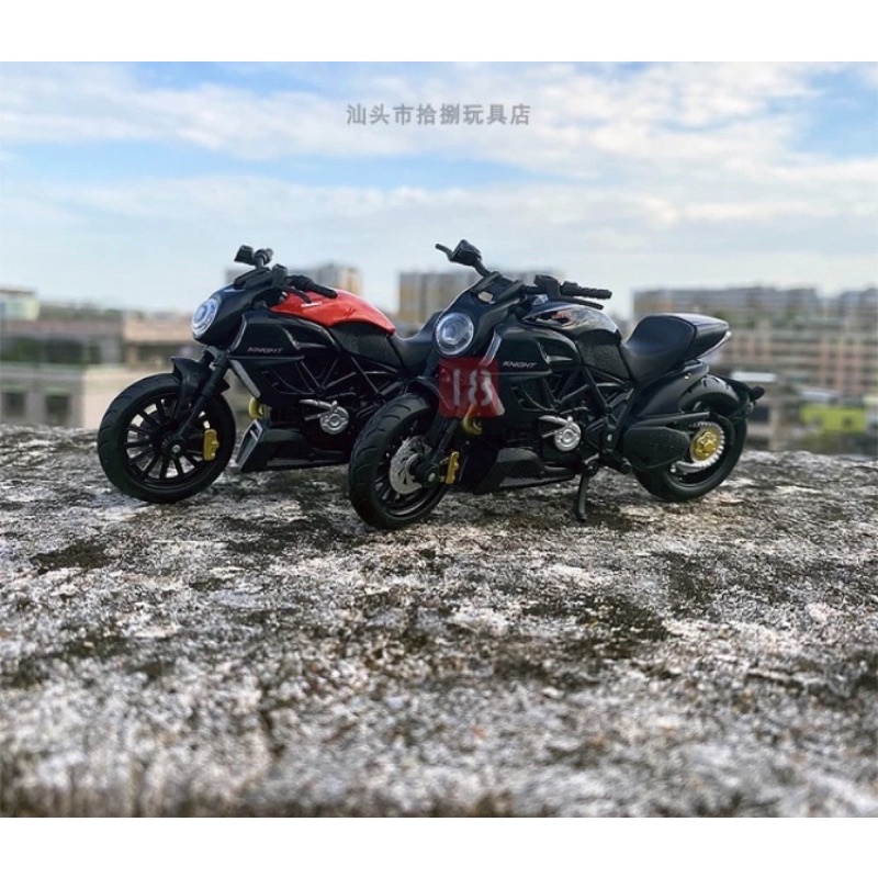 Xe mô hình Diavel (tặng kèm đế)