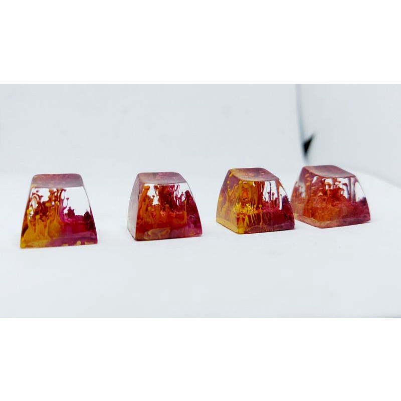 Keycap artisan SA R1 tone đỏ vàng trang trí bàn phím cơ gaming.