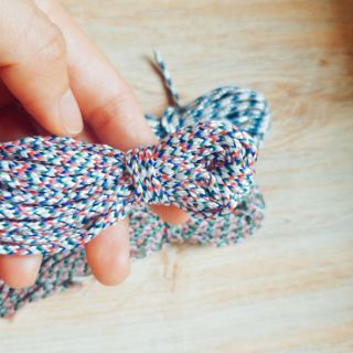 Dây thổ cẩm thắt vòng tay handmade