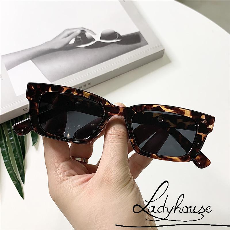 Kính mát chống tia UV màu sắc thời trang sành điệu