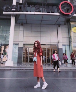 Đầm suông xẻ tà